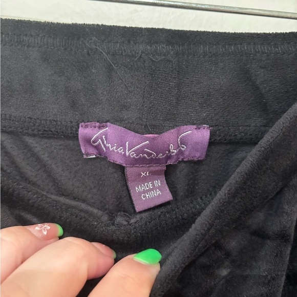 Gloria Vanderbilt Black Velvet Pants - Picture 3 of 4